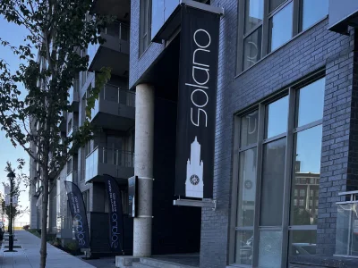 enseigne-oriflamme-bureau-vente-condo-luxe